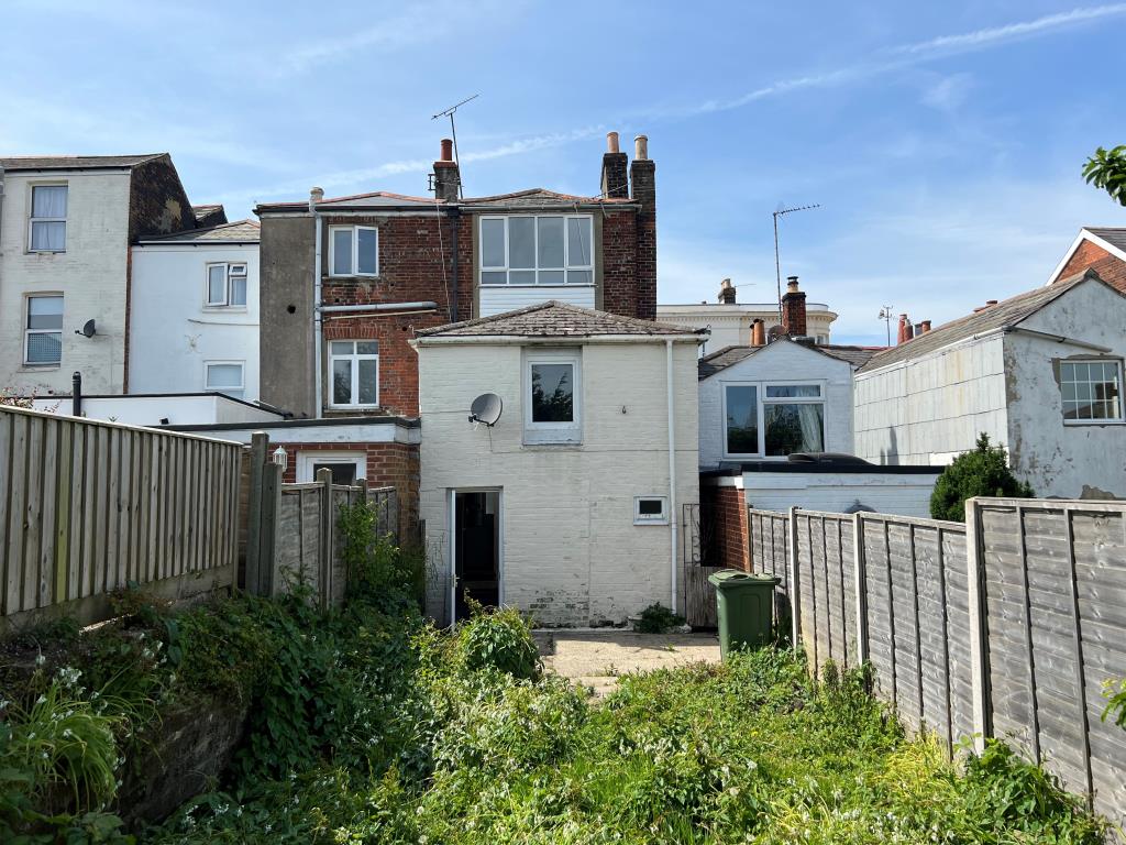 Lot: 87 - FOUR-BEDROOM TOWN CENTRE HOUSE FOR IMPROVEMENT - Looking back at the house from the rear of the garden